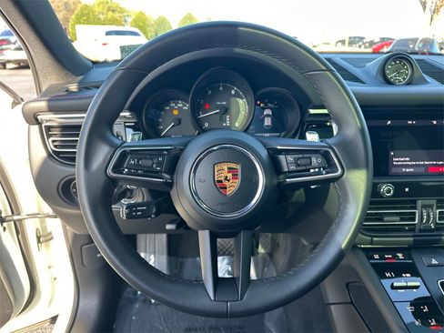 Used 2022 Porsche Macan image 24