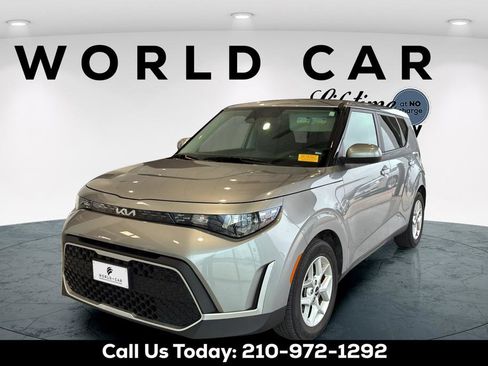 Used 2023 Kia Soul LX w/ LX Technology Package FWD image 10