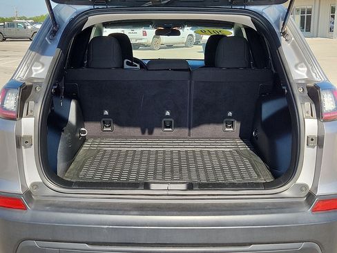 Used 2019 Jeep Cherokee Latitude w/ Popular Appearance Group FWD image 13