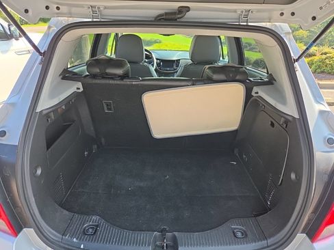 Used 2019 Chevrolet Trax LT w/ LT Convenience Package AWD/4WD image 9