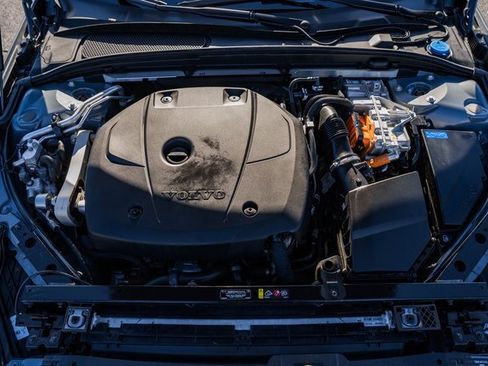 Used 2023 Volvo S60 T8 Plus image 17