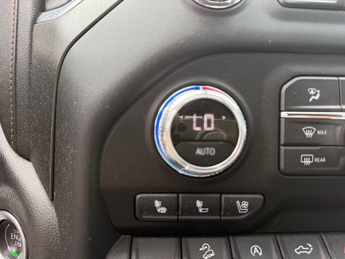 Used 2021 GMC Sierra 1500 AT4 w/ AT4 Preferred Package AWD/4WD image 22