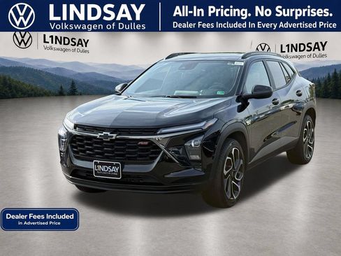Used 2025 Chevrolet Trax RS w/ Sunroof Package FWD image 4