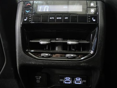 Used 2023 Jeep Grand Cherokee L Limited w/ Luxury Tech Group II AWD/4WD image 28