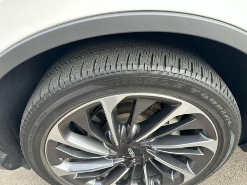 Used 2023 Lincoln Aviator Reserve w/ Equipment Group 201A image 3