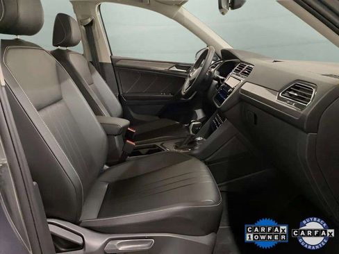 Used 2023 Volkswagen Tiguan SE w/ Panoramic Sunroof Package image 25
