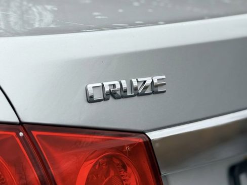 Used 2016 Chevrolet Cruze LT image 23