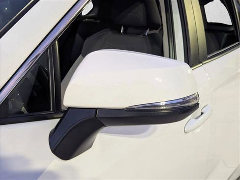 Used 2025 Toyota RAV4 XLE FWD image 5