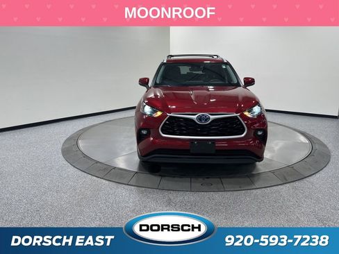 Used 2024 Toyota Highlander XLE image 2