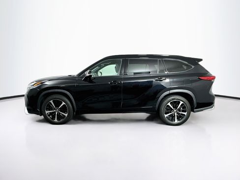 Used 2022 Toyota Highlander XSE FWD image 4