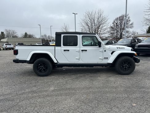 Used 2021 Jeep Gladiator Willys image 3