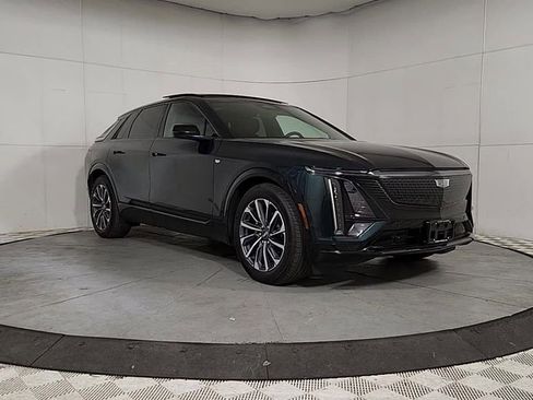 Used 2024 Cadillac Lyriq Sport AWD/4WD image 2