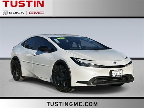 Used 2025 Toyota Prius LE image 1