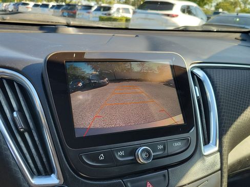 Used 2017 Chevrolet Malibu LT FWD image 22