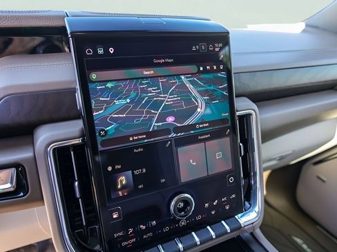 Used 2025 GMC Yukon XL Denali AWD/4WD image 19