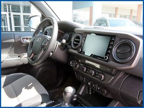 Used 2023 Toyota Tacoma TRD Sport AWD/4WD image 9