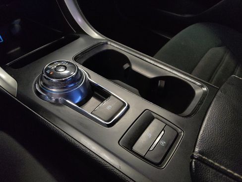 Used 2020 Ford Fusion SE FWD image 26