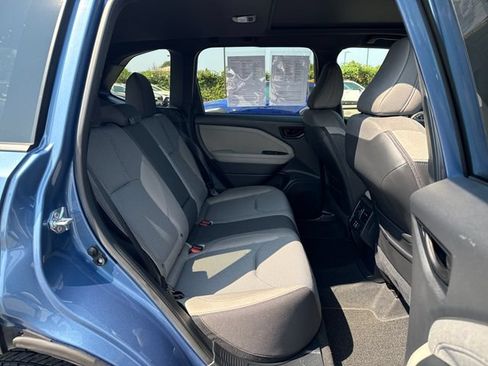 Used 2025 Subaru Forester Premium AWD/4WD image 10