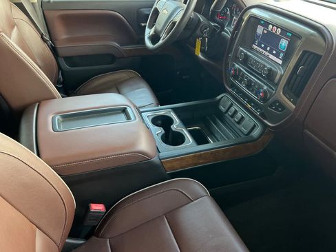 Used 2015 Chevrolet Silverado 1500 High Country w/ High Country Premium Package AWD/4WD image 17