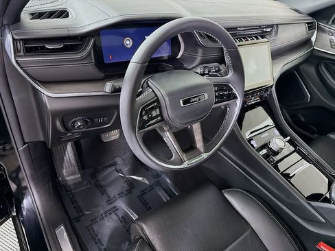 Used 2023 Jeep Grand Cherokee Overland w/ Luxury Tech Group IV image 21