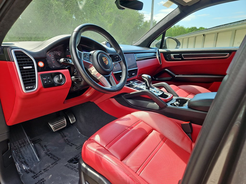 Certified 2023 Porsche Cayenne GTS AWD/4WD image 4