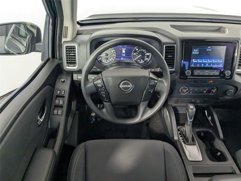 Used 2022 Nissan Frontier SV image 9