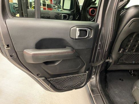 Used 2018 Jeep Wrangler Unlimited Rubicon w/ Dual Top Group image 14