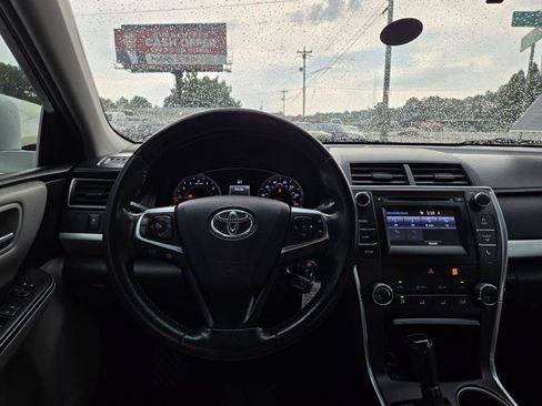 Used 2017 Toyota Camry SE FWD image 16