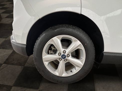 Used 2019 Ford Edge SE w/ SE Fleet Driver's Package image 12