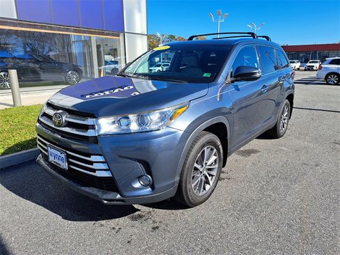 Used 2019 Toyota Highlander XLE image 2