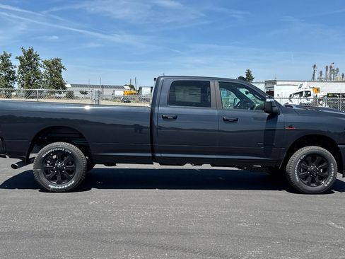 New 2026 RAM 2500 Laramie AWD/4WD image 2