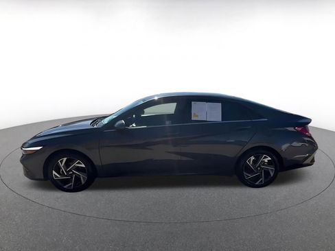 Used 2025 Hyundai Elantra SEL image 8