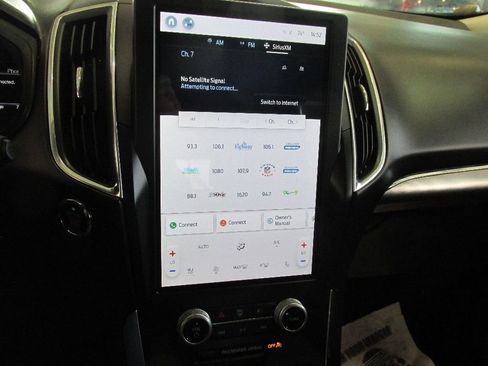 Used 2022 Ford Edge Titanium image 21