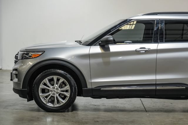 Used 2021 Ford Explorer XLT w/ Equipment Group 202A AWD/4WD image 14