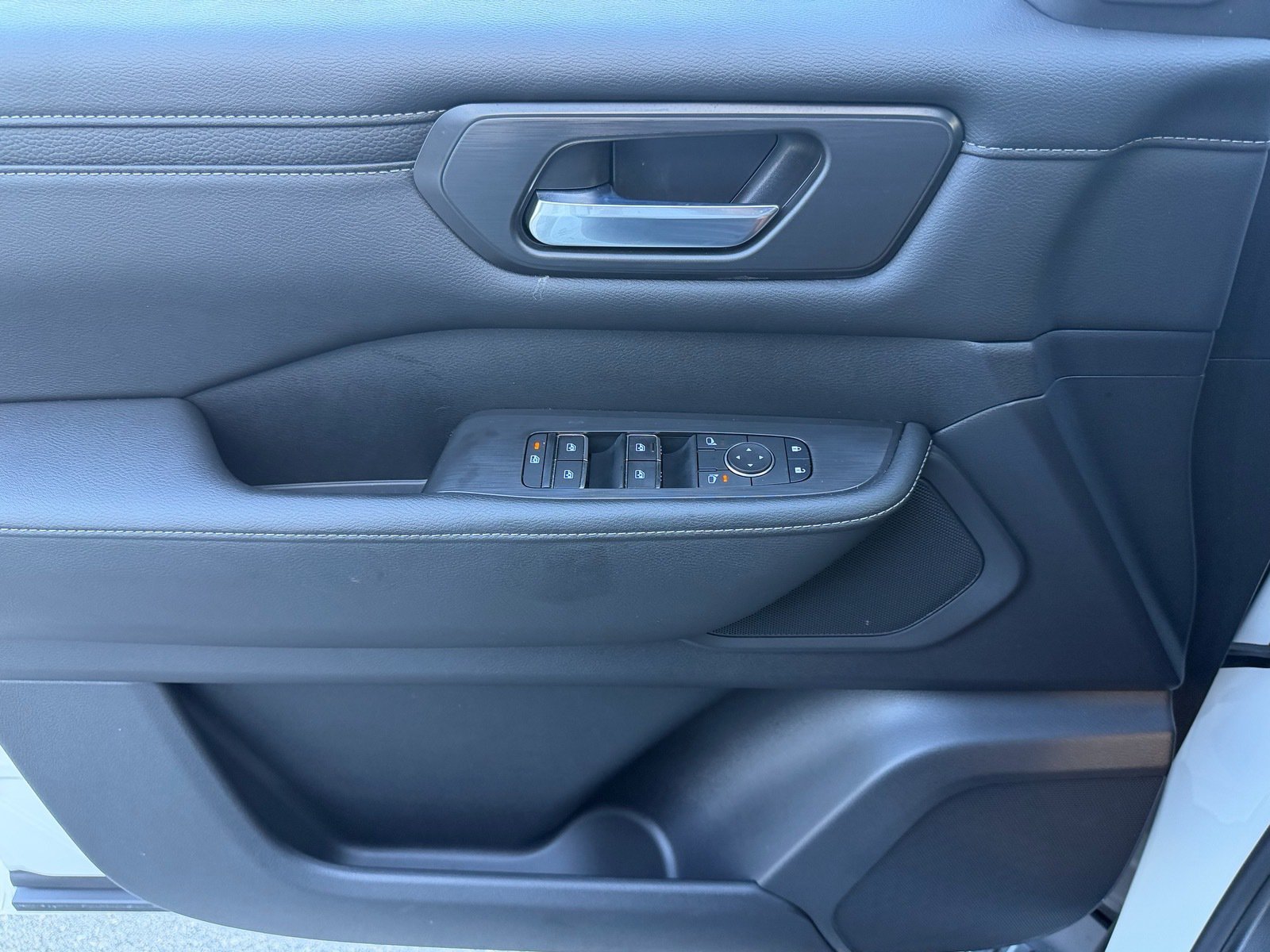 Certified 2026 Nissan Armada SV RWD image 35