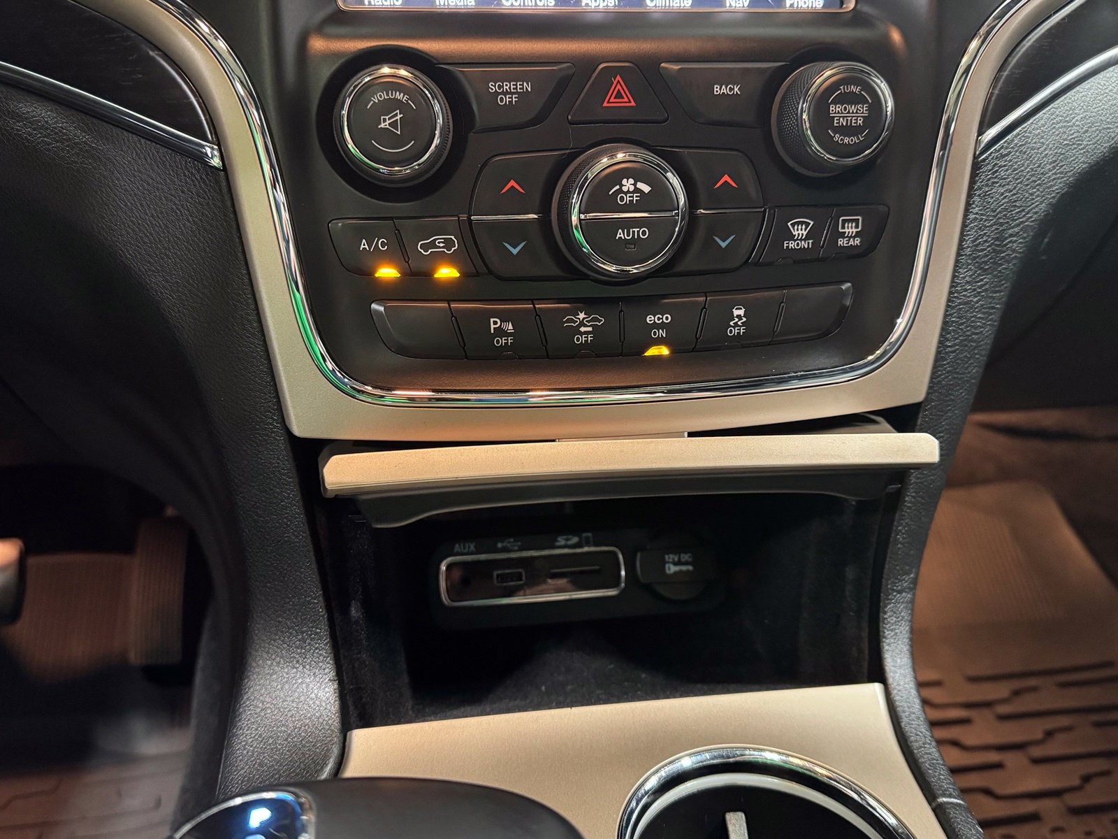 Used 2014 Jeep Grand Cherokee Limited w/ Luxury Group II AWD/4WD image 26