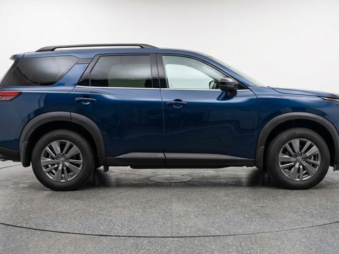 Used 2025 Nissan Pathfinder SV AWD/4WD image 11
