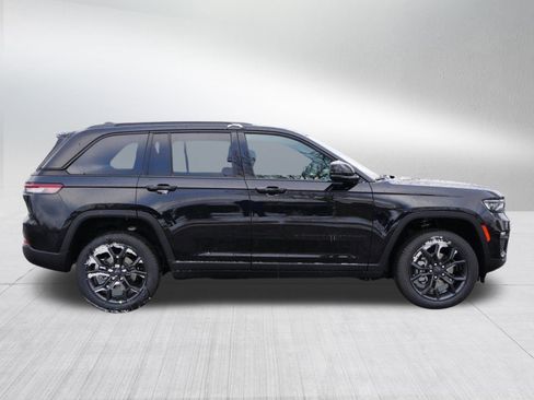 New 2025 Jeep Grand Cherokee Limited image 8
