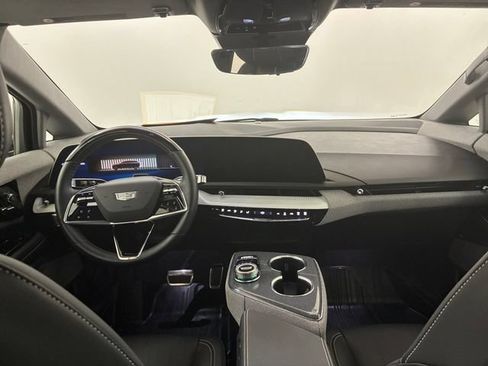 Certified 2025 Cadillac Optiq Luxury 2 w/ LPO, Floor Liner Package AWD/4WD image 20
