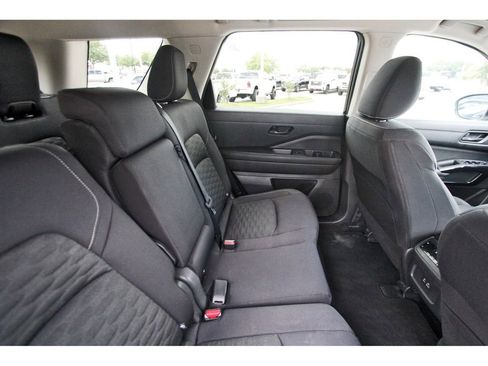 Used 2023 Nissan Pathfinder SV image 10