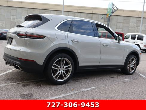 Used 2022 Porsche Cayenne AWD/4WD image 9