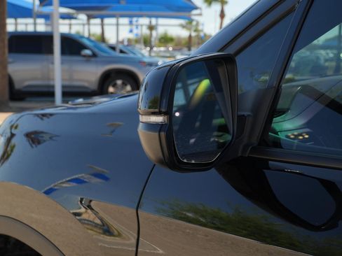 Used 2023 Honda Passport EX-L image 9