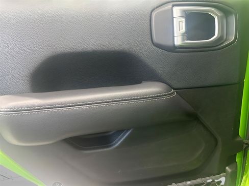 Used 2019 Jeep Wrangler Unlimited Sahara w/ Uconnect 4C Nav & Sound Group AWD/4WD image 9