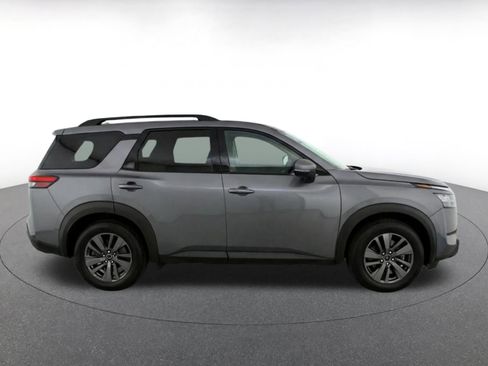 Used 2025 Nissan Pathfinder SV FWD image 10