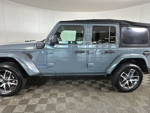Used 2024 Jeep Wrangler Unlimited AWD/4WD image 5