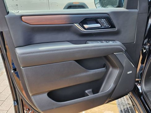 New 2026 GMC Yukon Denali w/ Denali Reserve Package AWD/4WD image 12