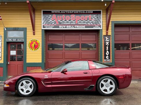 Used 2003 Chevrolet Corvette Coupe w/ Preferred Equipment Group RWD image 8