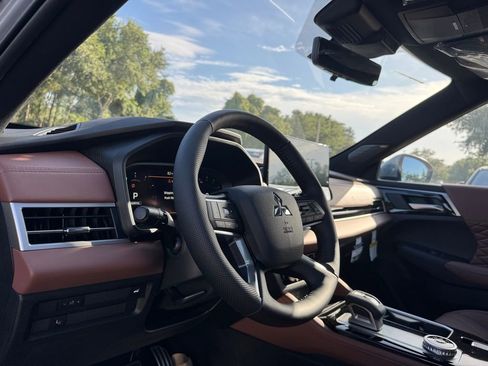 New 2025 Mitsubishi Outlander SEL image 28