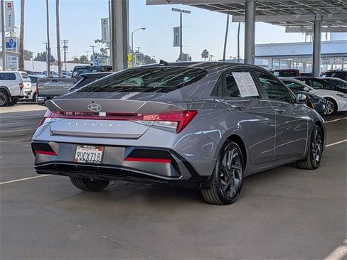 Used 2025 Hyundai Elantra SEL image 4