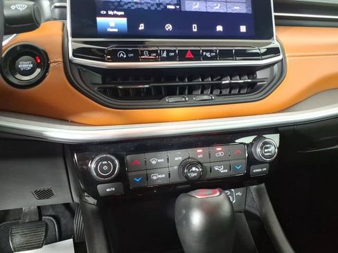 Used 2025 Jeep Compass Limited AWD/4WD image 22